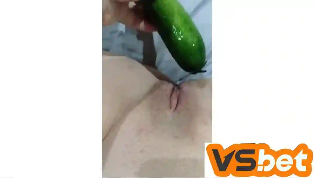 Em sinh viên thủ dâm bằng dưa chuột cực dâm - doajoo.com - sex vietnam
